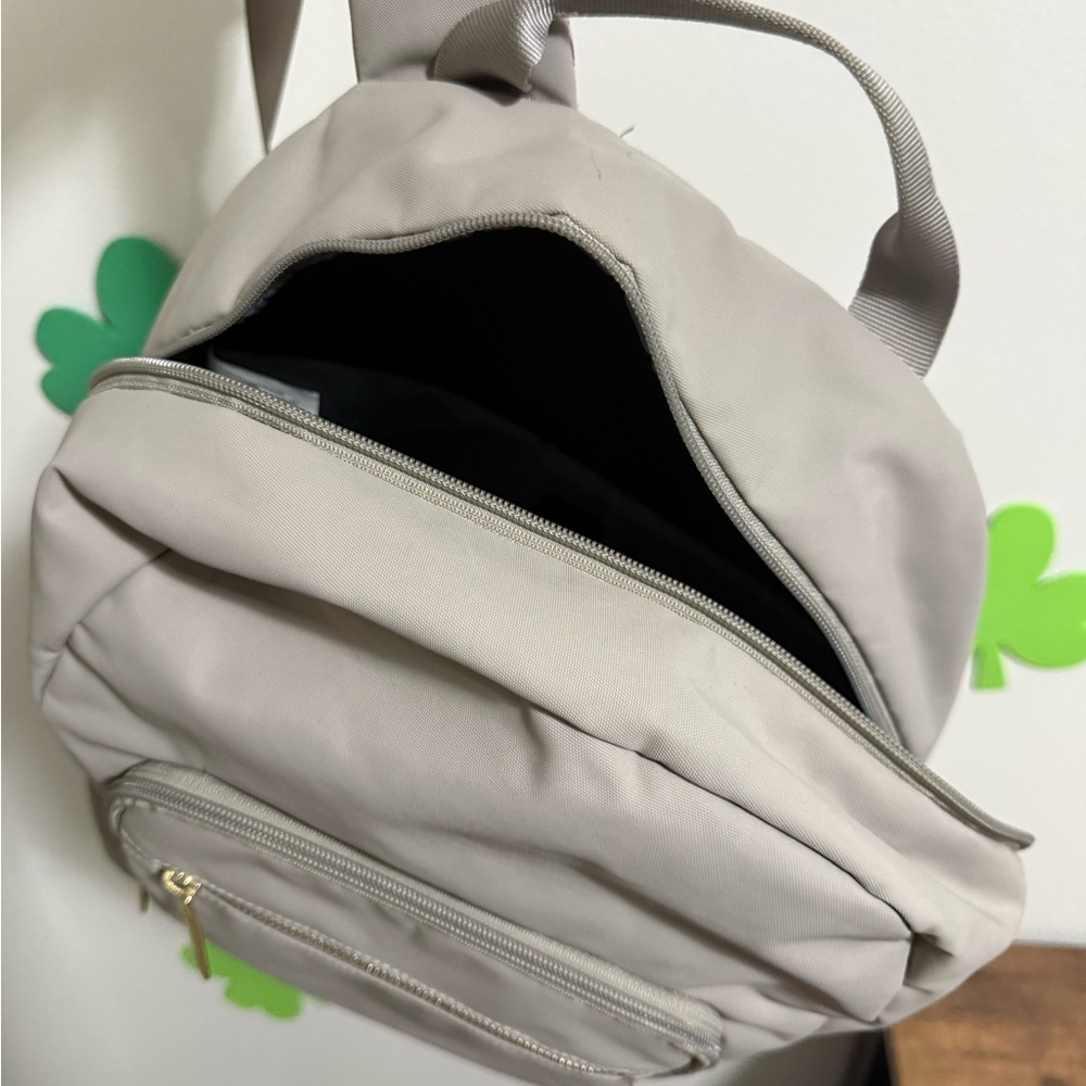 Open Story Backpack - Picture 2 of 2
